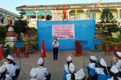 Các em học sinh trường THCS Phổ An tri ân ngày 8/3