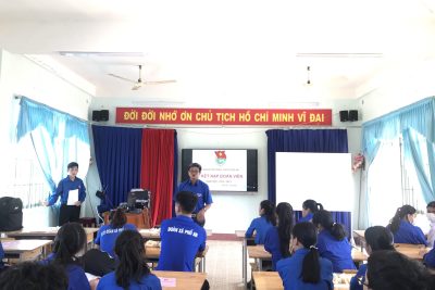 LỄ KẾT NẠP ĐOÀN VIÊN CHO CÁC EM HỌC SINH LỚP 9
