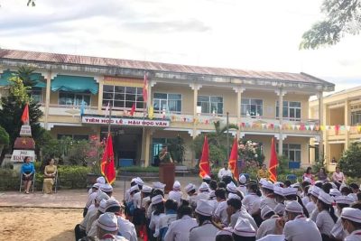 CÔNG AN XÃ TUYÊN TRUYỀN, PHỔ BIẾN LUẬT ATGT CHO HỌC SINH TRƯỜNG THCS PHỔ AN