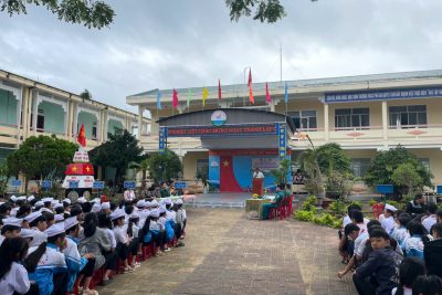 Trong không khí nghiêm trang, thành kính, sáng ngày 22/12/2025, tập thể cán bộ, giáo viên và học sinh Trường THCS Phổ An đã tổ chức chuỗi hoạt động ý nghĩa nhằm kỉ niệm Ngày thành lập Quân đội Nhân dân Việt Nam (22/12/1944-22/12/2025)